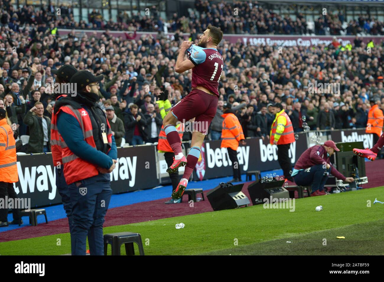 Stade de Londres, Royaume-Uni. 1 févr. 2020. Objectif Robert Snodgrass de West Ham Utd obtient son deuxième objectif lors du match West Ham contre Brighton, Premier League au stade de Londres le 1 février 2020 - USAGE ÉDITORIAL UNIQUEMENT non autorisé avec audio, vidéo, données, listes de structures (hors UE), logos club/ligue ou services en direct. La comparaison en ligne est limitée à 45 images (15 dans le temps supplémentaire). Pas d'utilisation pour émuler des images en mouvement. Aucune utilisation dans les Paris, les jeux ou les publications/services d'un seul club/ligue/joueur - crédit: Martin DALTON/Alay Live News Banque D'Images