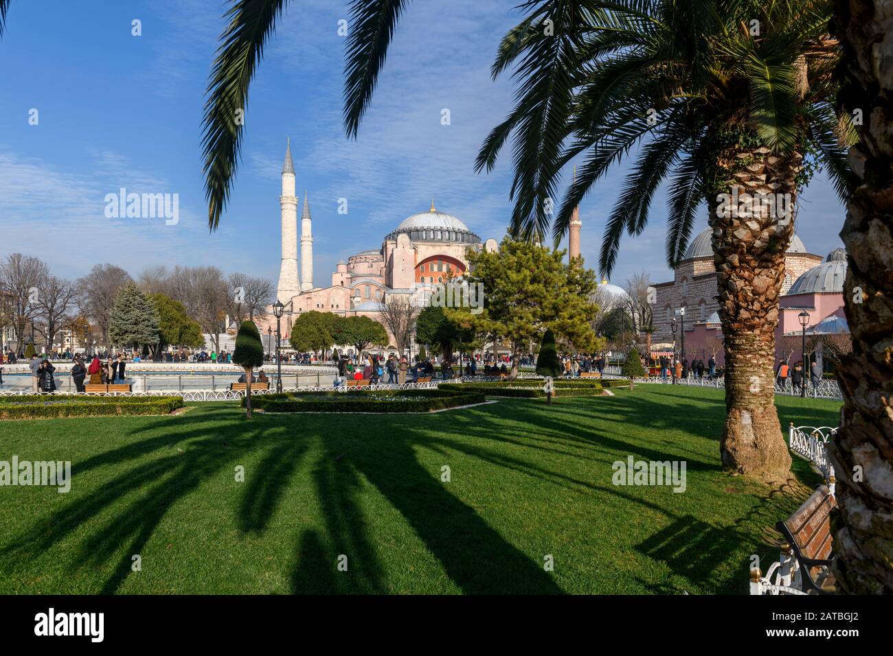 Sainte-Sophie (Ayasofya), vue du parc Sultanahmet. Istanbul, Turquie Banque D'Images