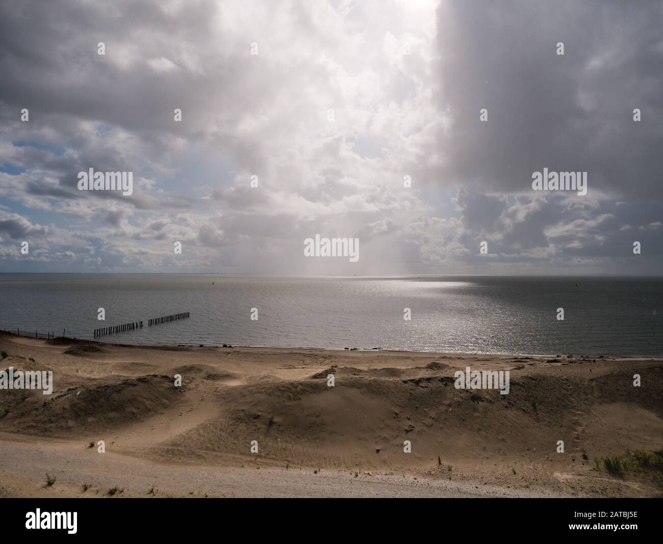 Panorama de la plage de l'île artificielle artificielle Made Marker Wadden et du lac Markermeer, Pays-Bas Banque D'Images