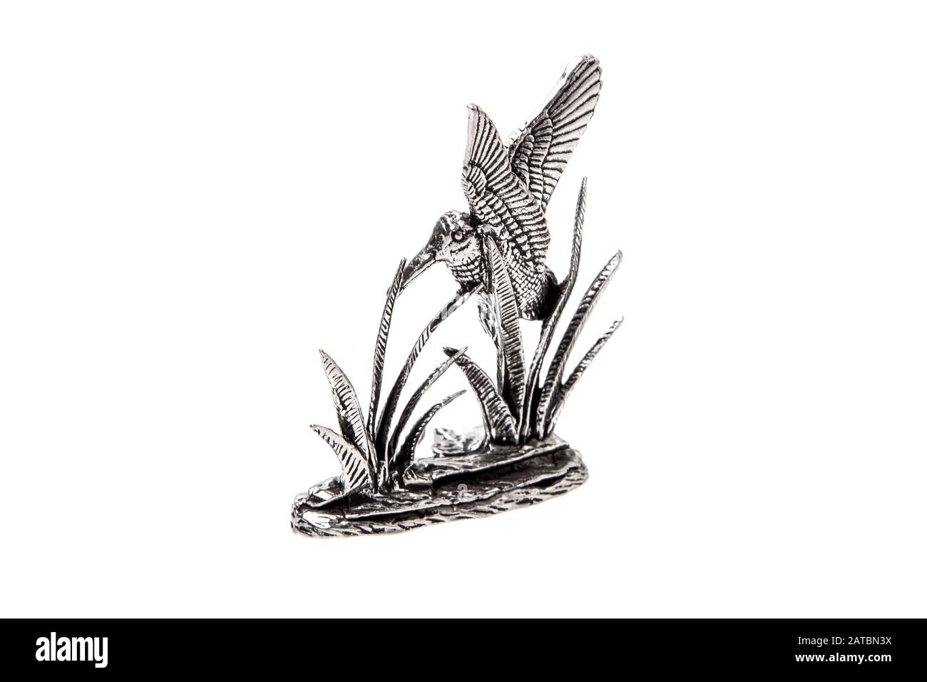 statuette argentée d'un oiseau envol isolé sur fond blanc Banque D'Images statuette argentée d'un oiseau envol isolé sur fond blanc Banque D'Images
