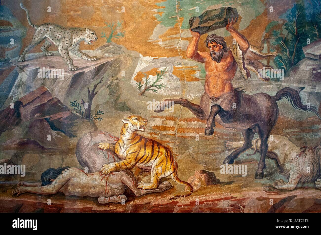 Mosaïque: Paire de Centaurs Fighting Cats de Prey, Villa Hadriana près de Tivoly Italie autour de 130 AD. Musée Altes, Berlin, Allemagne. Banque D'Images