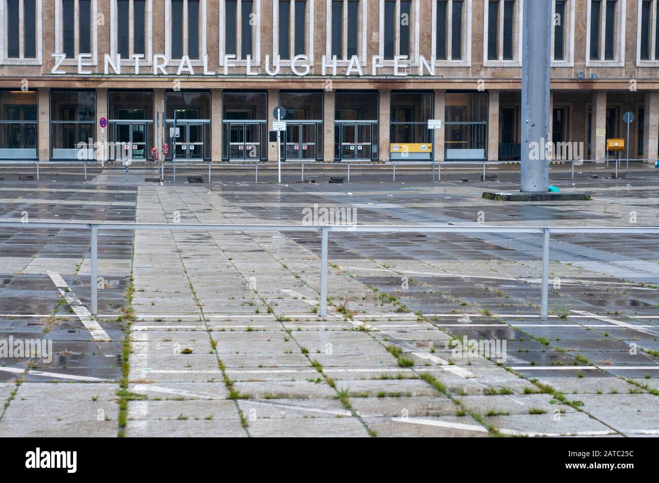 Détails architecturaux de l'aéroport historique de Tempelhof à Berlin, Allemagne. L'aéroport de Tempelhof a été désigné aéroport en 1923 et Deutsche Luft Hans Banque D'Images