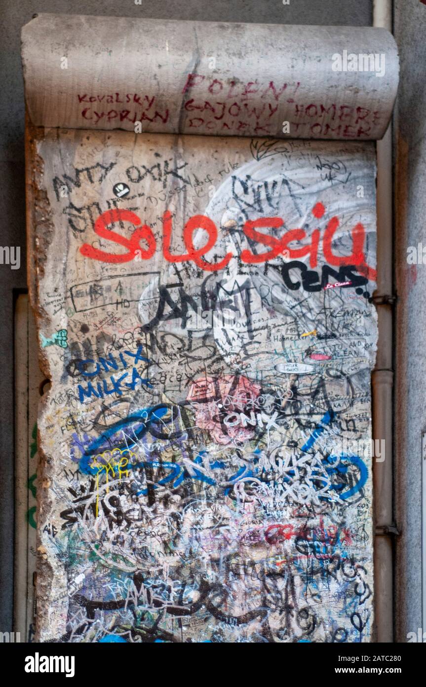 Mur et Deutsche Demokratische Republik signent Friedrichstrasse Berlin Allemagne Banque D'Images