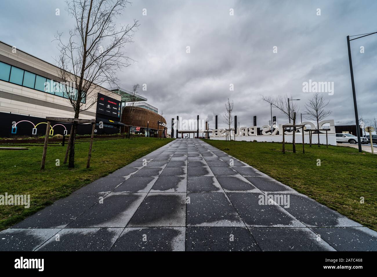 Schaerbeek, Bruxelles / Belgique - 03 15 2019: Le centre commercial docks bruxsel pendant une journée de pluie Banque D'Images