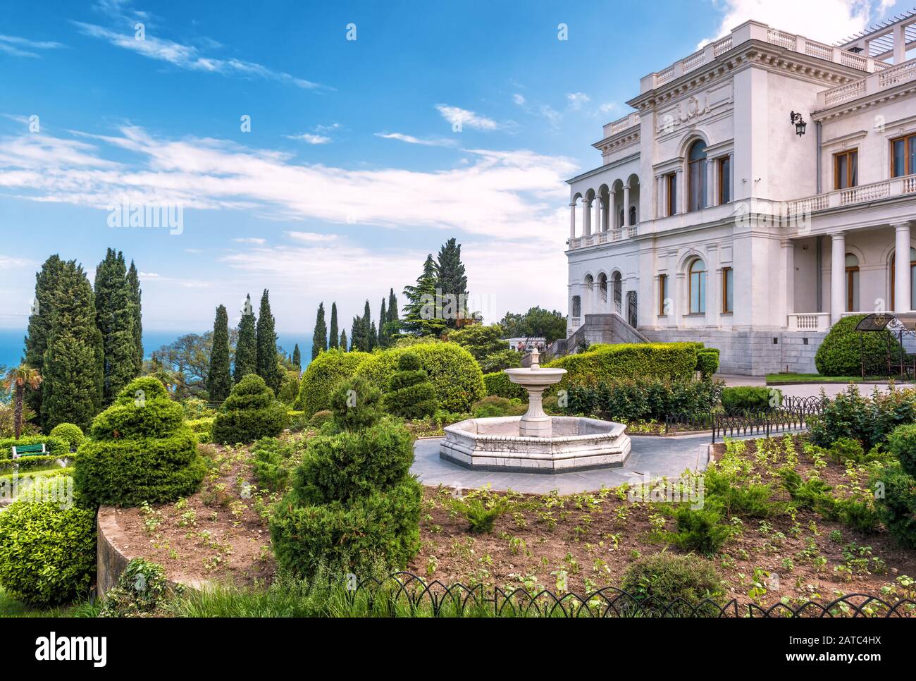 Yalta, RUSSIE - 17 MAI 2016 : Palais Livadia en Crimée. Le palais de Livadia était une retraite d'été du dernier tsar russe, Nicholas II Le Conferenc De Yalta Banque D'Images