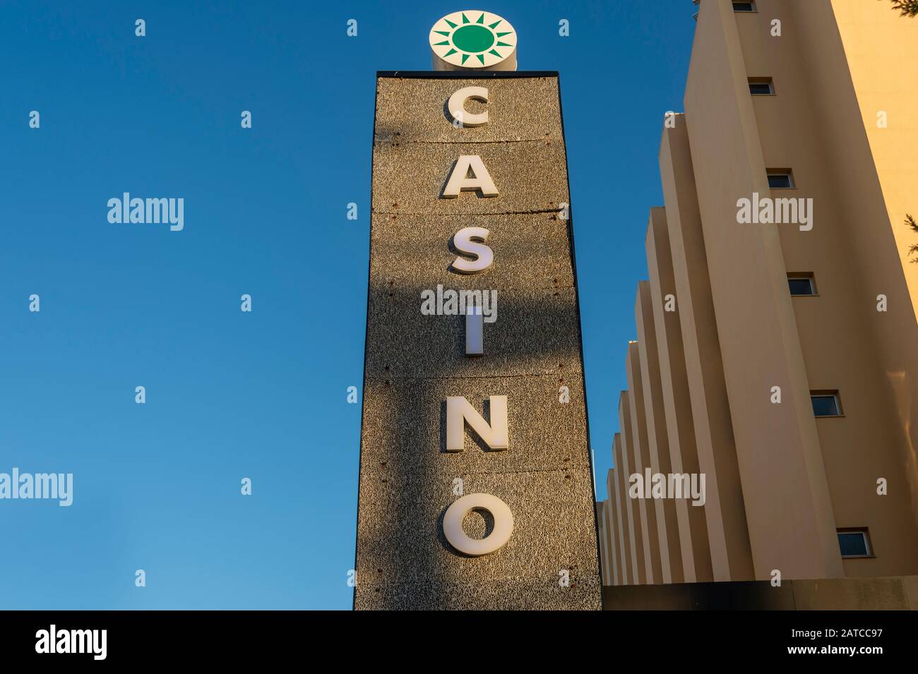 Panneau Casino à Praia da Rocha, Algarve, Portugal. Banque D'Images