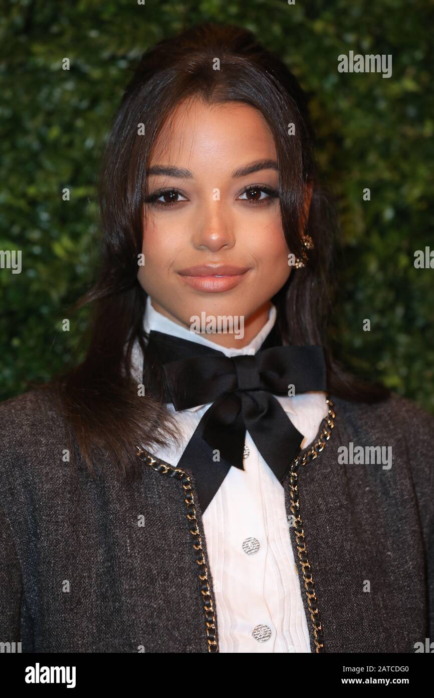 Ella Balinska arrivant à la fête Charles Finch et Chanel pre-Bafta au 5