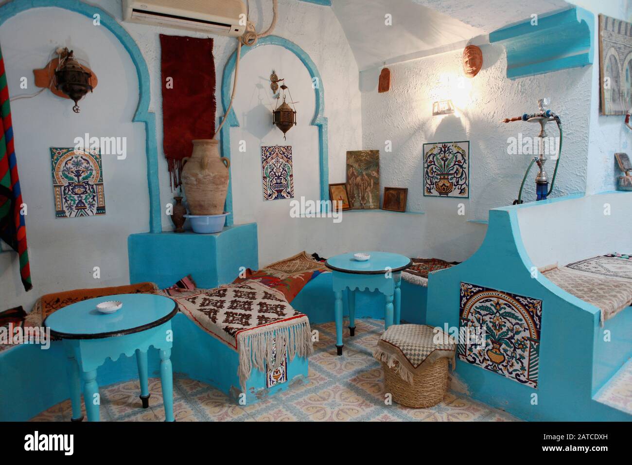 Petit café Maure dans la Médina de Sousse Banque D'Images