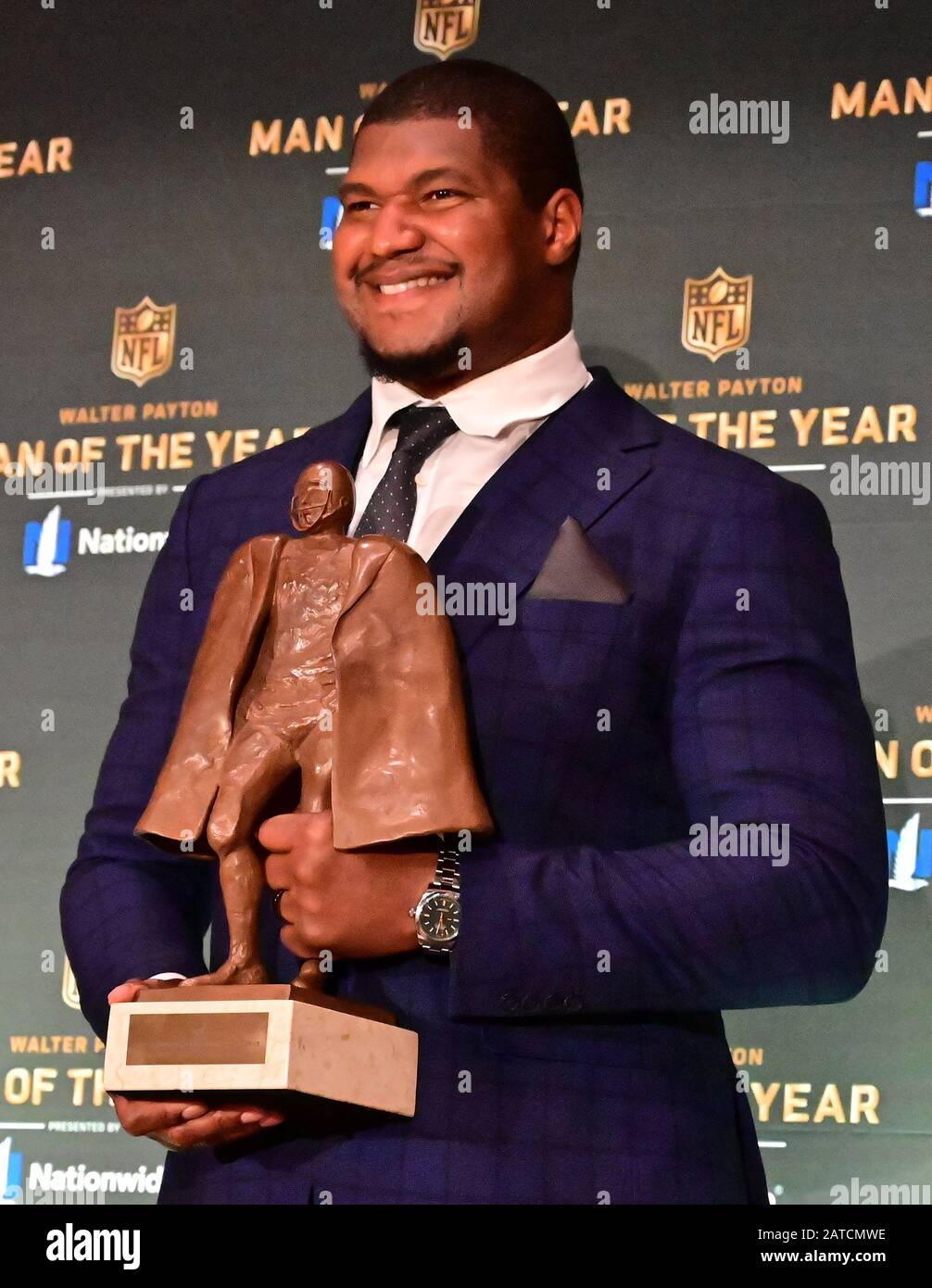 Miami, États-Unis. 01 février 2020. Calais Campbell, des Jaguars de Jacksonville, est titulaire du prix Walter Paytin Man of the Year lors du programme NFL Honors lors de la semaine Super Bowl LIV à Miami le samedi 1er février 2020. Photo de David Tulis/UPI crédit: UPI/Alay Live News Banque D'Images