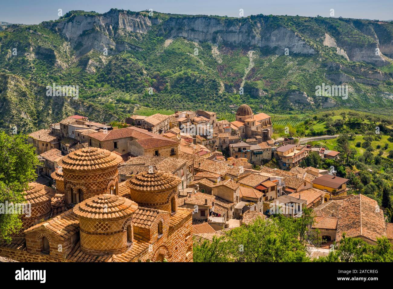 Hill ville de Stilo, vue de Cattolica di 20/410, Calabre, Italie Banque D'Images