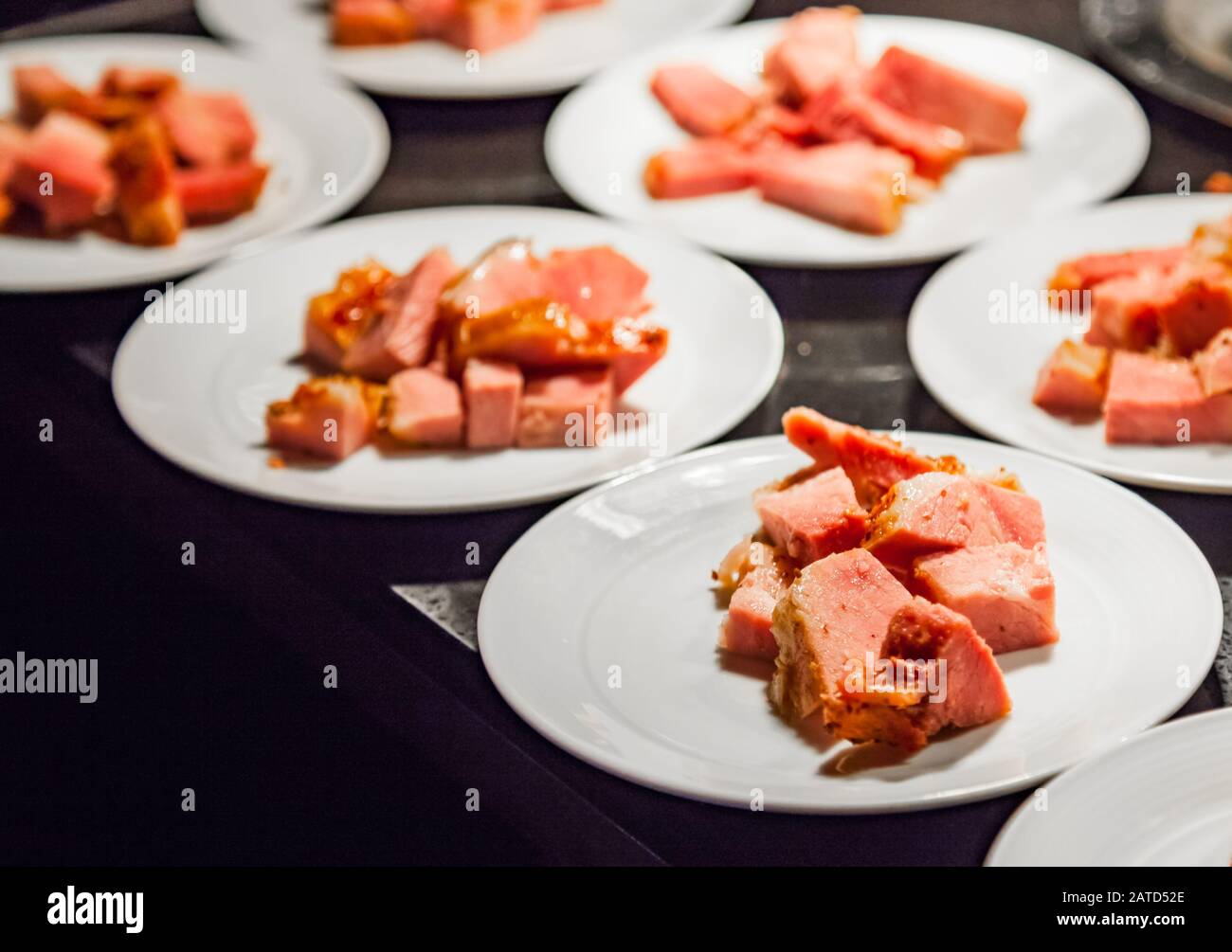 Porc Roti Au Miel Pendant Les Vacances Evenement De Celebration Diner Fete Banquet Buffet Cocktail Fete Celebration Anniversaire Repas De Luxe Hali Photo Stock Alamy