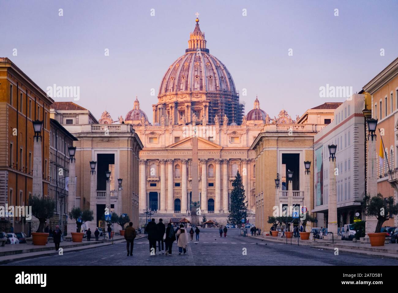 Rome, Italie - 3 Janvier 2020 : Place Saint-Pierre Et Basilique Saint-Pierre Cité Du Vatican, Site Classé Au Patrimoine Mondial De L'Unesco, Rome, Lazio, Italie, Europe Banque D'Images