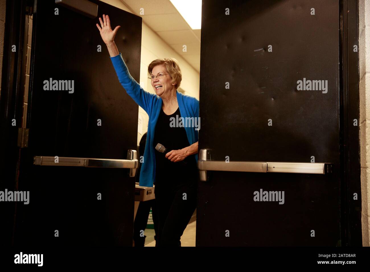 02012020 - Iowa City, Iowa, États-Unis : la candidate démocrate à la présidence Elizabeth Warren se campagne deux jours avant le caucus de l'Iowa, le samedi 1er février 2020 à Iowa City, Iowa. Banque D'Images