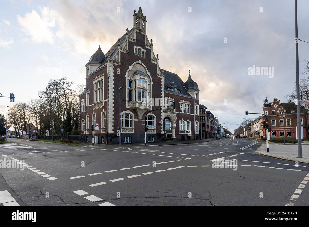 Krefeld-Bockum - vue sur Bockum Cityhall, construit entre 1902 et 1904, Rhénanie-du-Nord-Westphalie, Allemagne, 01.01.2020 Banque D'Images