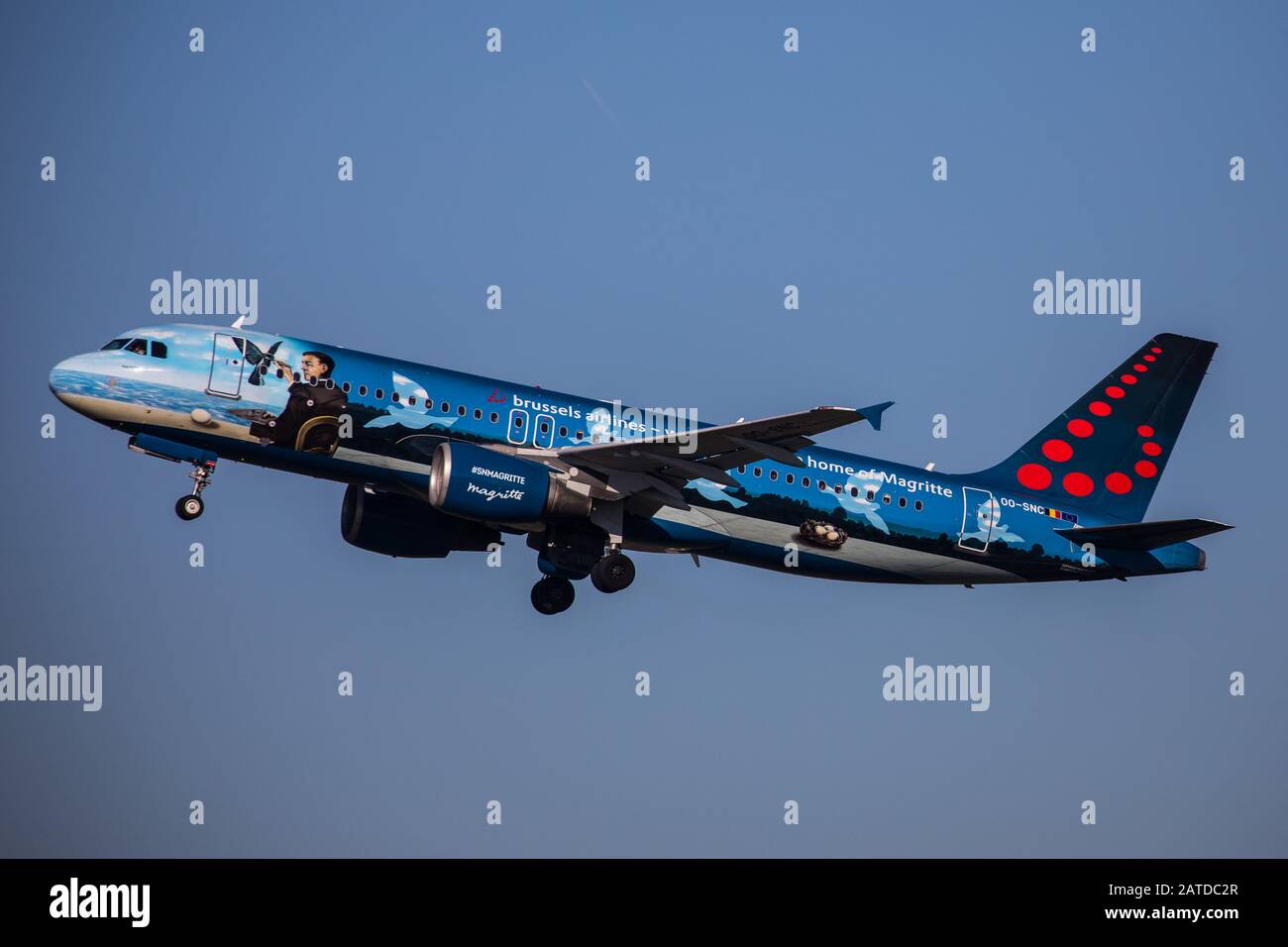 Brussels Airlines A 320 Magritte Banque D'Images
