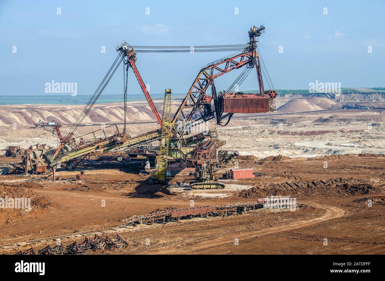 Pelles hydrauliques pour gros appareils à ciel ouvert, développement de ressources minérales, excavation de pelles hydrauliques, métallurgie en Ukraine Banque D'Images