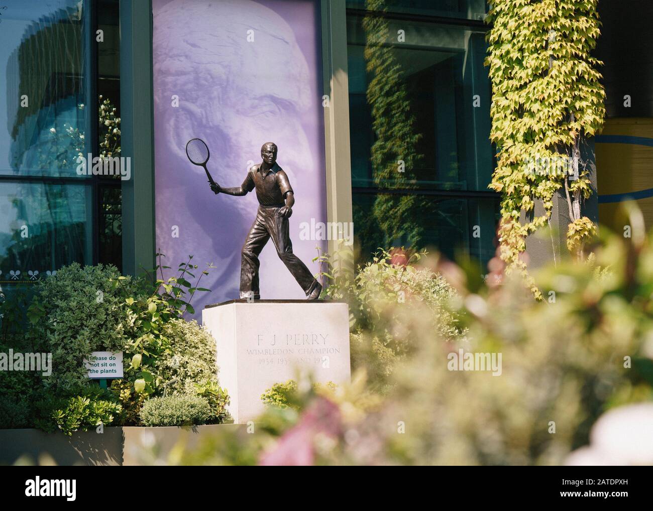 Statue de Fred Perry au All England Lawn tennis Club. Banque D'Images