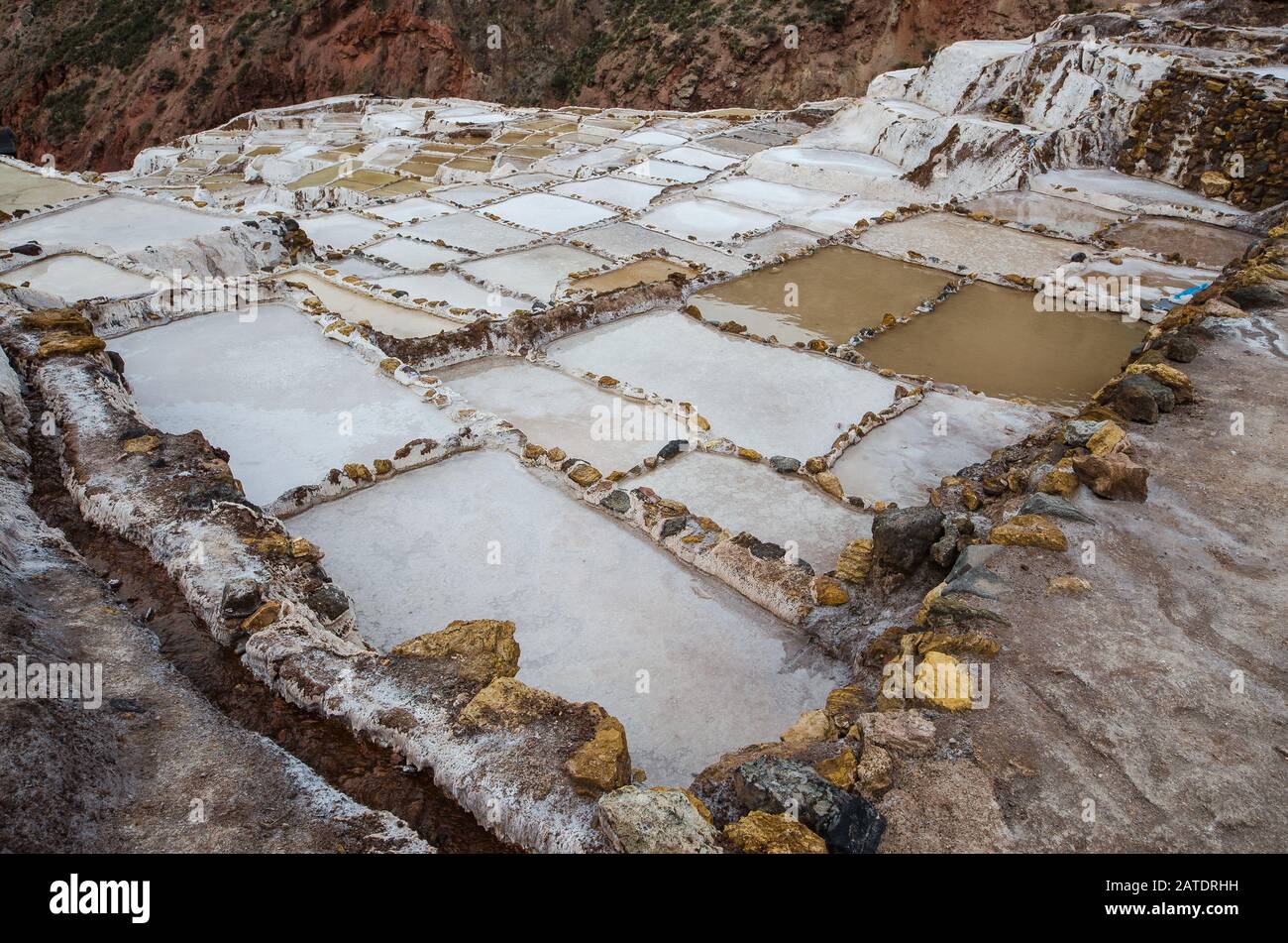 Vue pittoresque sur les terrasses de Salinas de Maras, au Pérou. Sel mine naturelle. Inca Salt casseroles à Maras, près de Cuzco dans la Vallée Sacrée, au Pérou Banque D'Images