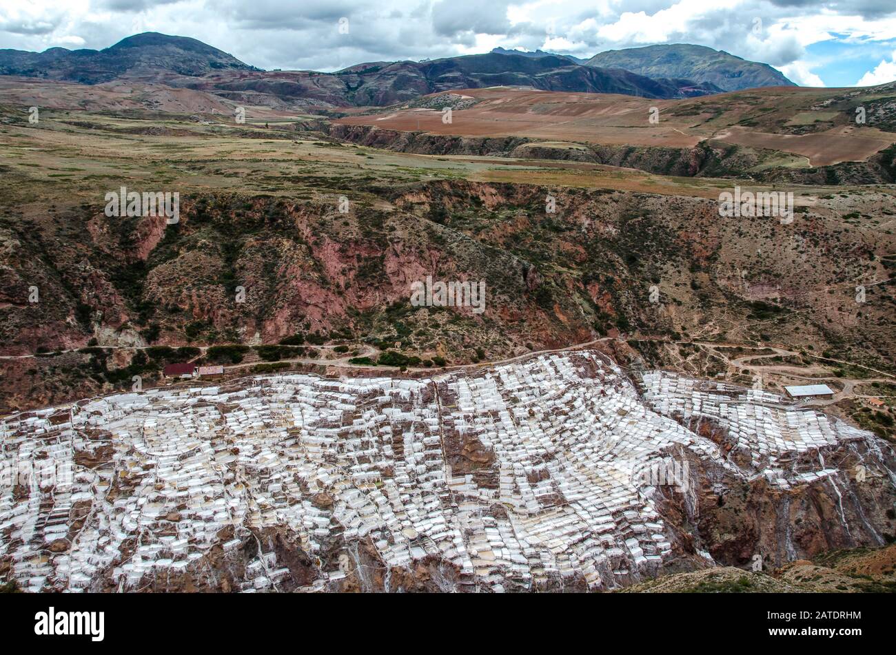 Vue pittoresque sur les terrasses de Salinas de Maras, au Pérou. Sel mine naturelle. Inca Salt casseroles à Maras, près de Cuzco dans la Vallée Sacrée, au Pérou Banque D'Images