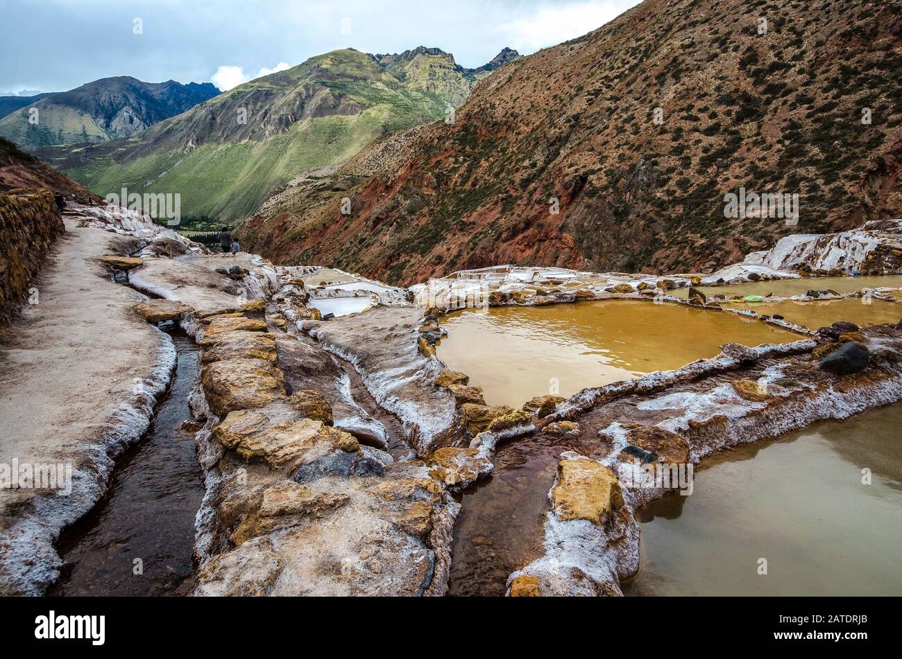 Vue pittoresque sur les terrasses de Salinas de Maras, au Pérou. Sel mine naturelle. Inca Salt casseroles à Maras, près de Cuzco dans la Vallée Sacrée, au Pérou Banque D'Images
