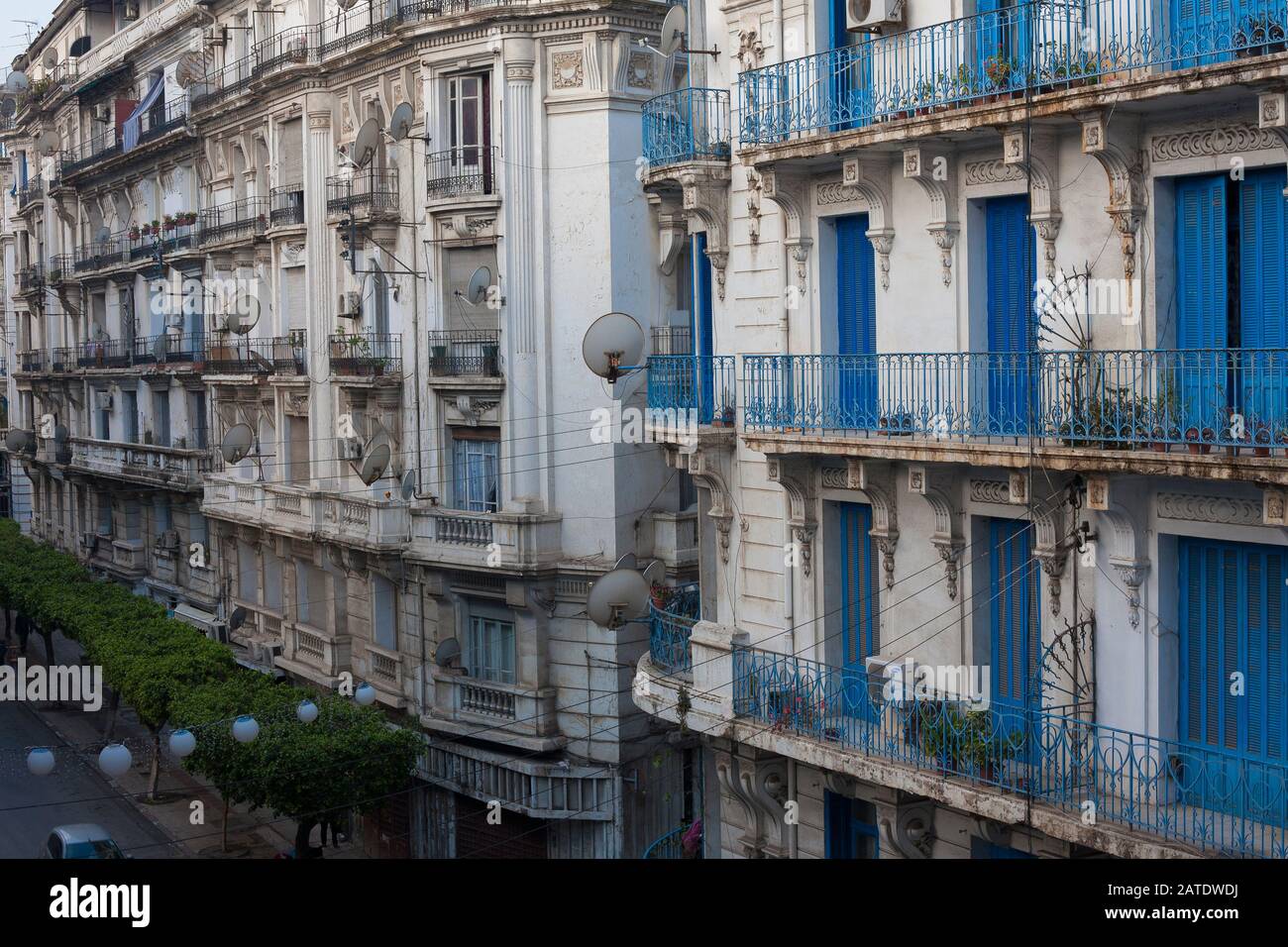 L'architecture française est répandue dans toute la ville d'Alger, preuve de l'aventure coloniale française en Algérie Banque D'Images