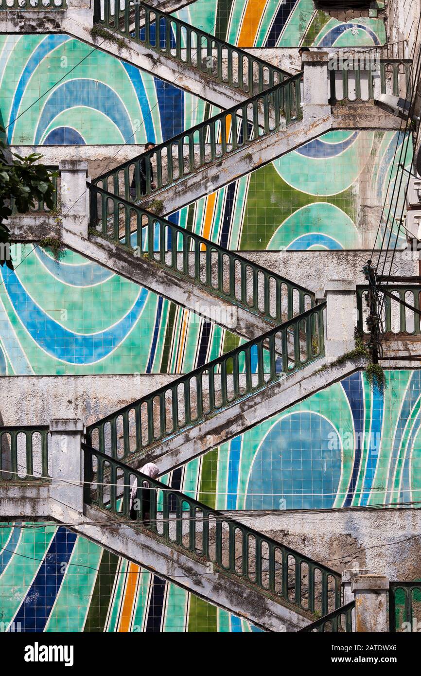 L'émerveiller des escaliers monte jusqu'à la casbah d'Alger, Algérie Banque D'Images