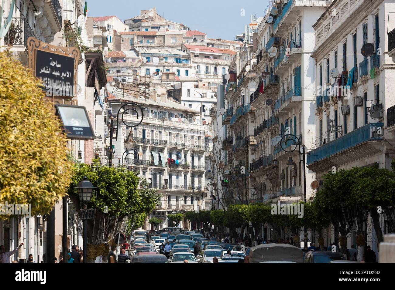 L'architecture française est répandue dans toute la ville d'Alger, preuve de l'aventure coloniale française en Algérie Banque D'Images