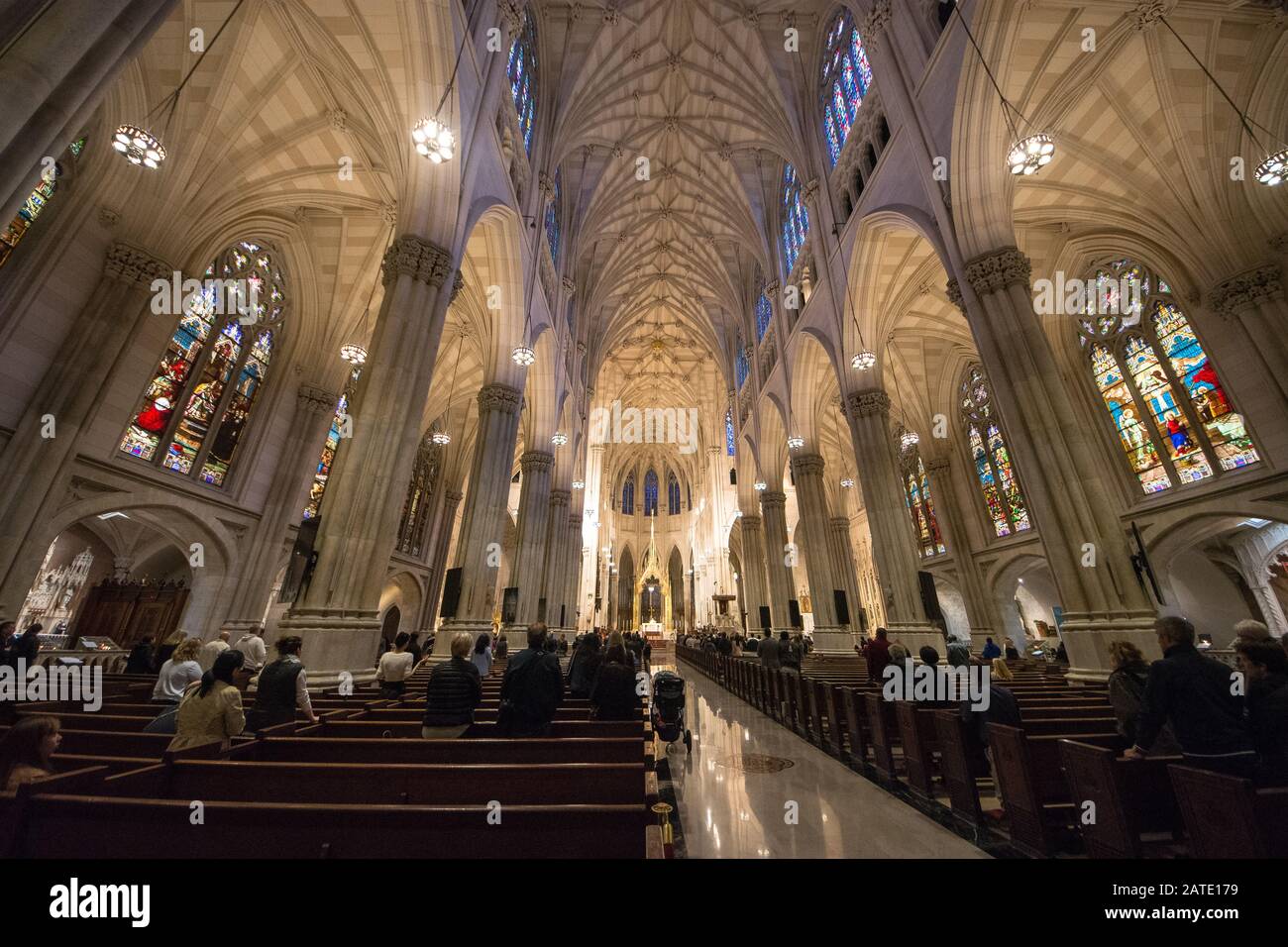 Composition symétrique de l'intérieur de Trinity Church Banque D'Images