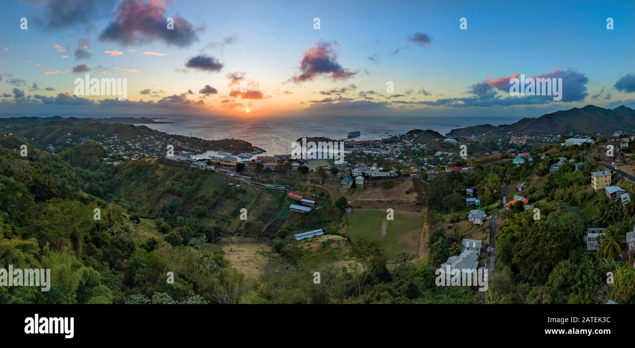 Vue Aérienne De St. George’S, Grenade, Mer Des Caraïbes Banque D'Images