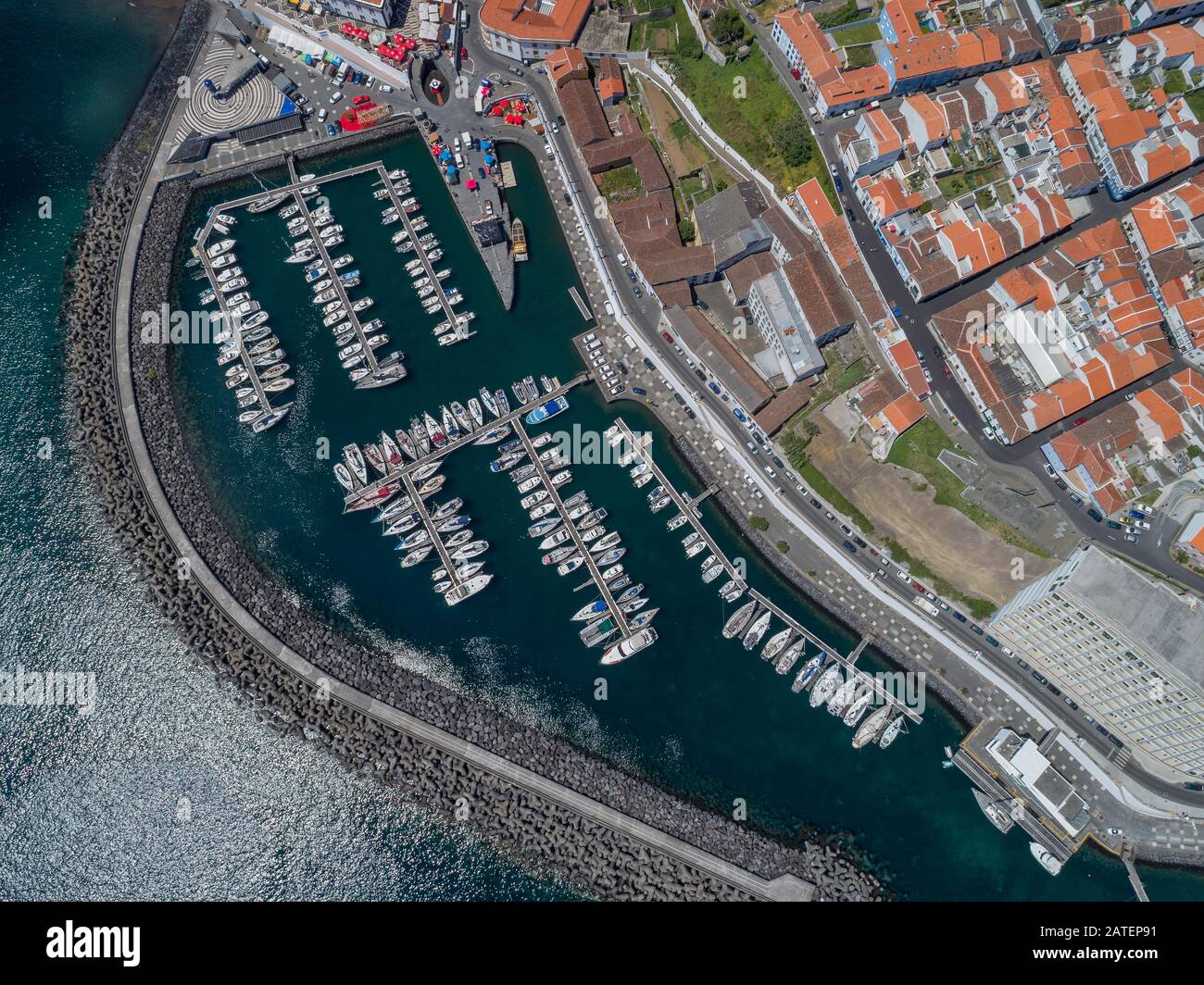 Vue aérienne du port de plaisance d'Angra de Heroismo sur Terceira, Acores Banque D'Images