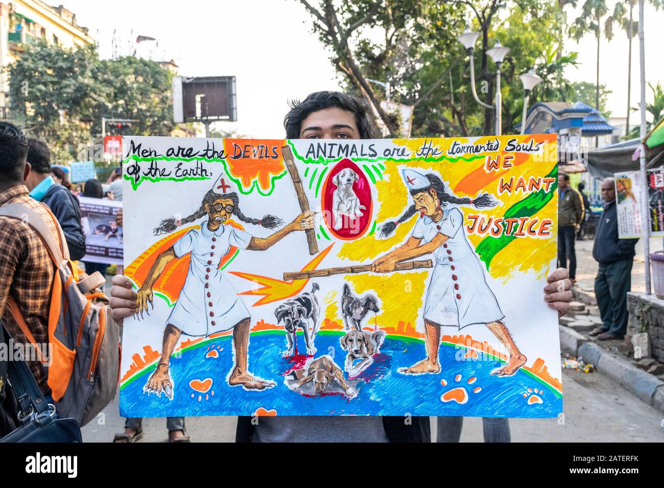 Kolkata, Inde. 02 février 2020. Un manifestant tient un placarde pendant la manifestation.les amateurs d'animaux et les ONG de différents quartiers du Bengale occidental ont organisé une manifestation contre la cruauté des animaux de rue à Kolkata. Crédit: Sopa Images Limited/Alay Live News Banque D'Images