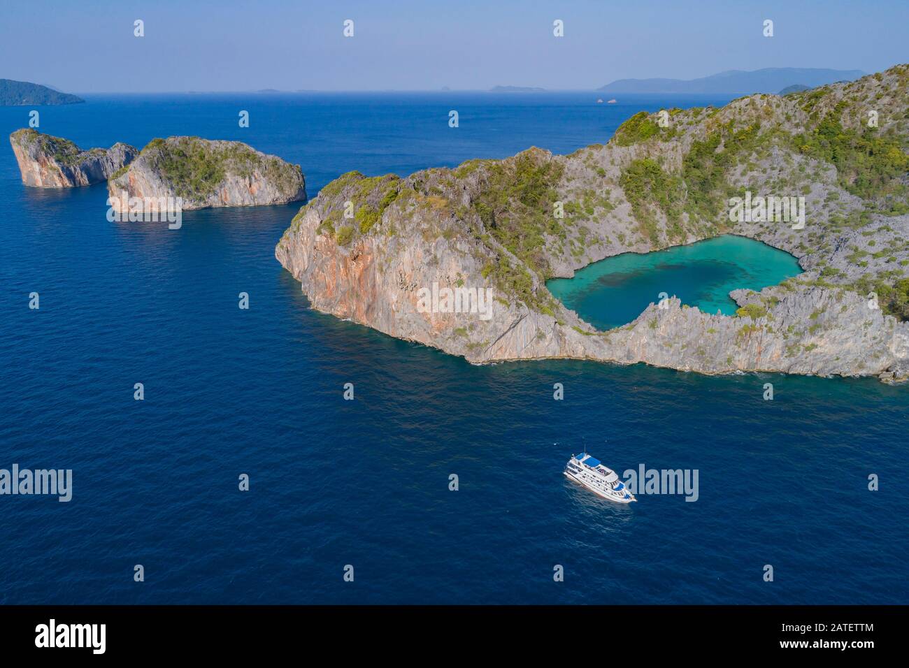 Vue Aérienne Sur La Lagune Secrète, Le Myanmar, La Mer D'Andaman, L'Océan Indien Banque D'Images