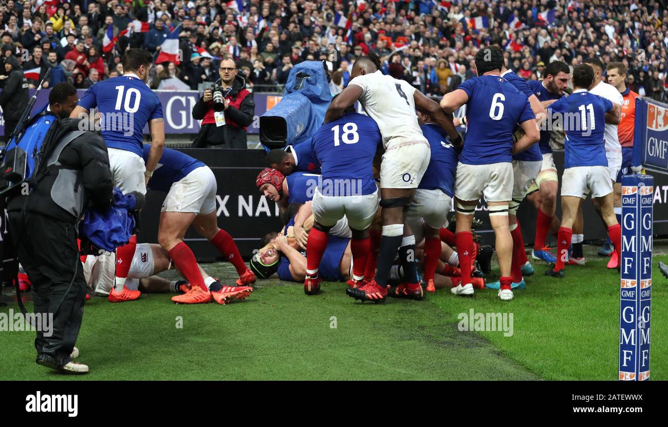 Les tempers flamment pendant le match Guinness Des Six Nations au Stade de France, Paris. Banque D'Images