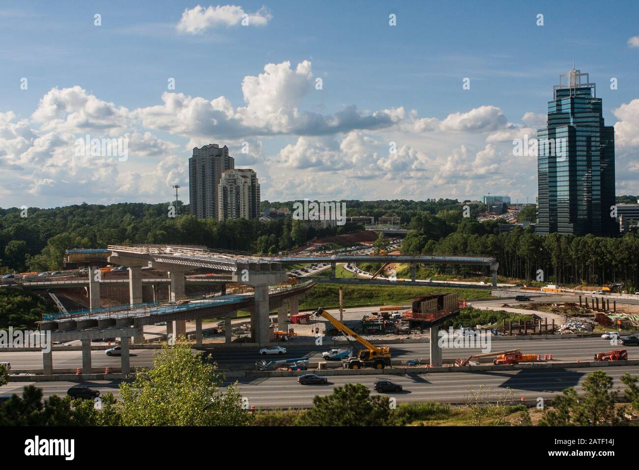 Des passages de pont sont en construction à l'intersection des GA 400 et I-285 à Atlanta, GA, États-Unis - 22 juillet 2019. Banque D'Images