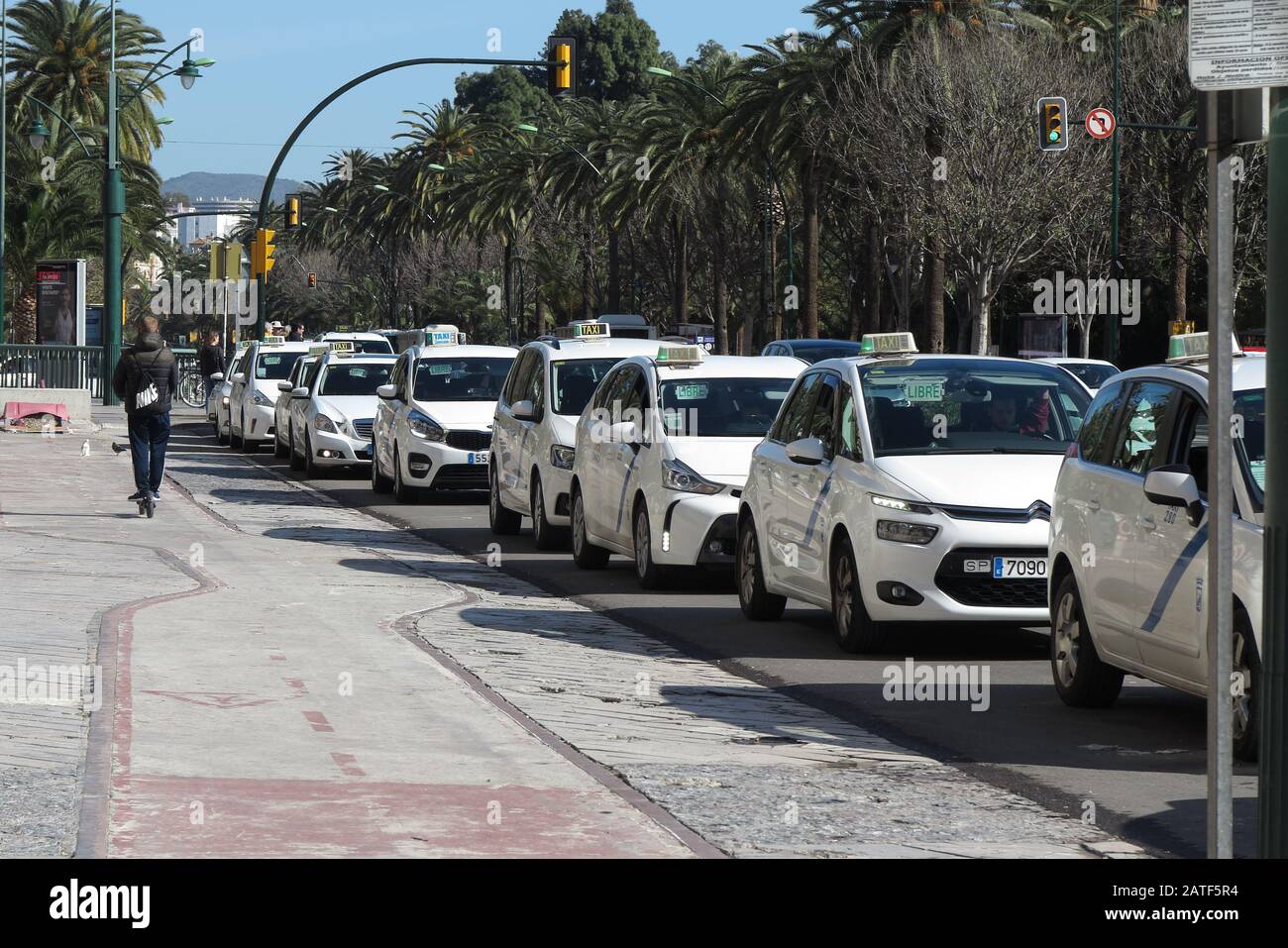 Station de taxi, Plaza de la Marina, Malaga, Espagne Banque D'Images
