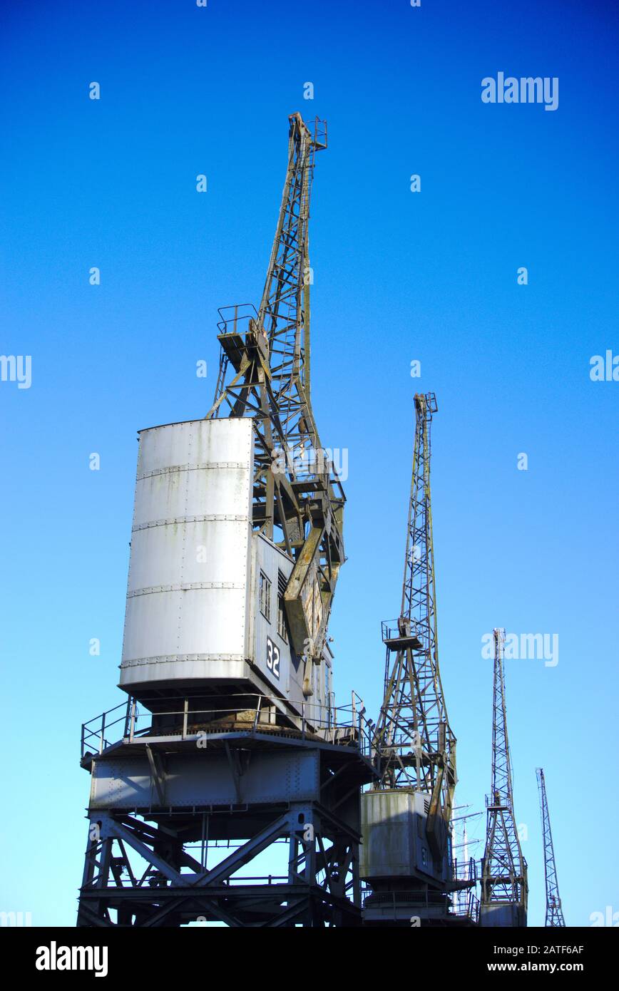 Grues à quai électriques Stothert et Pitt, Princes Wharf, Bristol, Royaume-Uni. Banque D'Images
