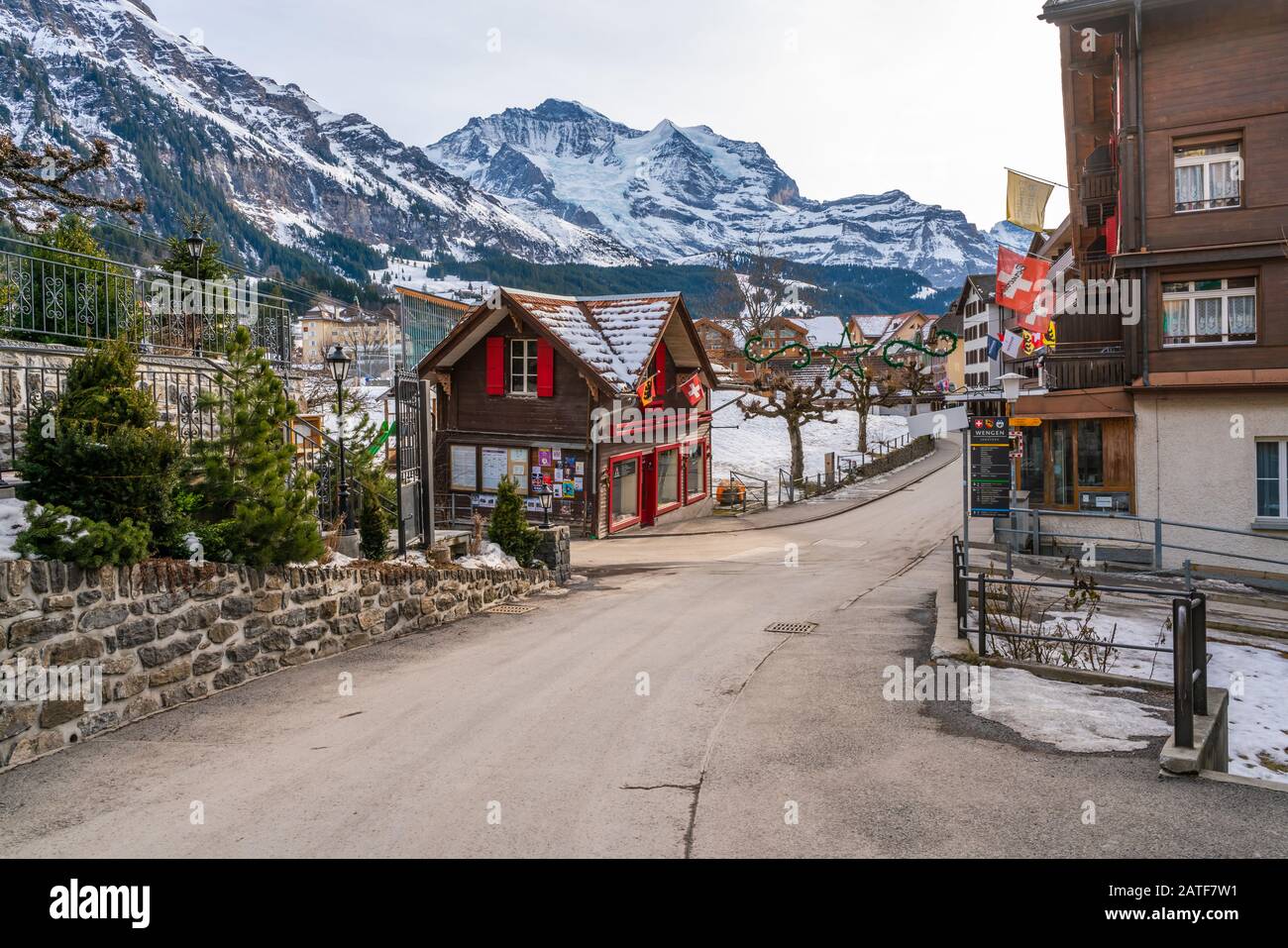 Wengen, SUISSE - 13 JANVIER 2020: Wengen est un village alpin suisse dans la région de l'Oberland bernois. Banque D'Images