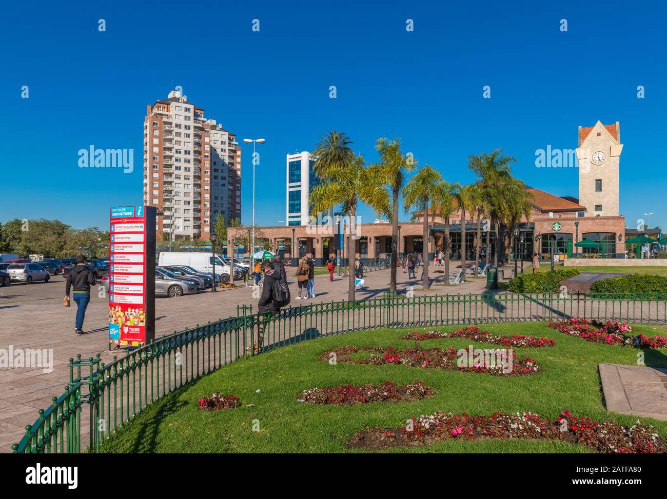 Place Devant La Gare De Tigre, Tigre, Delta De La Plata, Buenos Aires, Argentine, Amérique Latine Banque D'Images