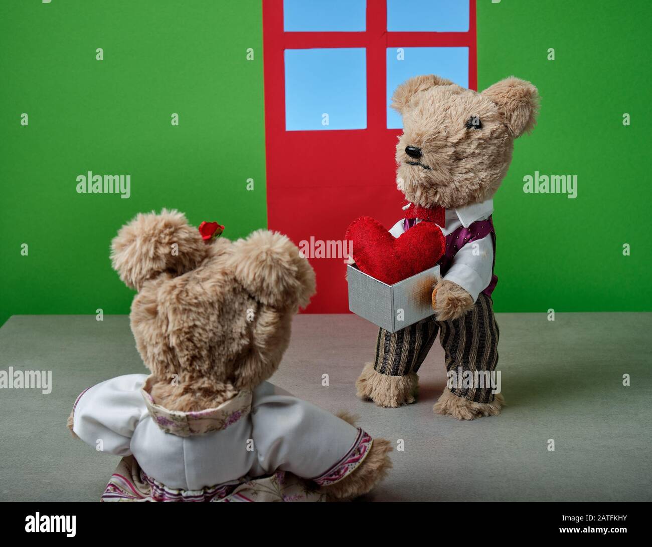 un couple d'ours en peluche célébrant la fête des valentines Banque D'Images