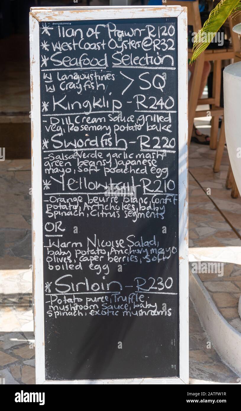 Menu à l'extérieur du restaurant Sevruga, V&A Waterfront, Cape Town, Afrique du Sud Banque D'Images