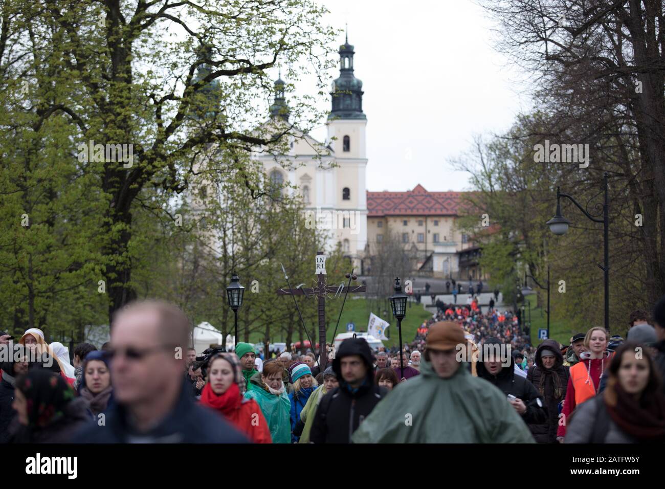 Pologne, Kalwaria Zebrzydowska - 13 avril 2017: Célébrations du Paschal Triduum. Laver les jambes de 12 vieux hommes. Banque D'Images