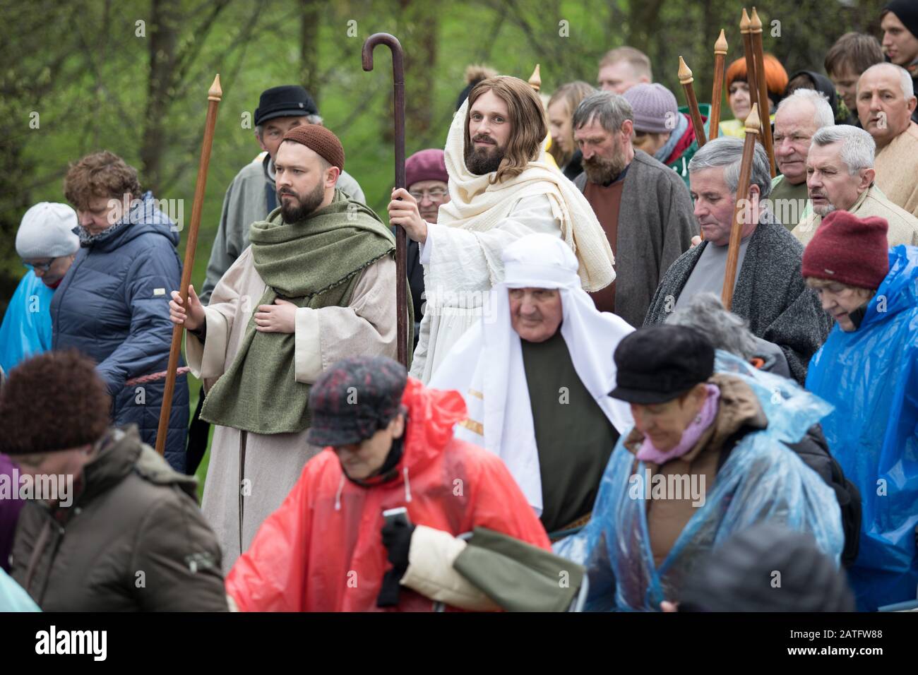 Pologne, Kalwaria Zebrzydowska - 13 avril 2017: Célébrations du Paschal Triduum. Laver les jambes de 12 vieux hommes. Banque D'Images