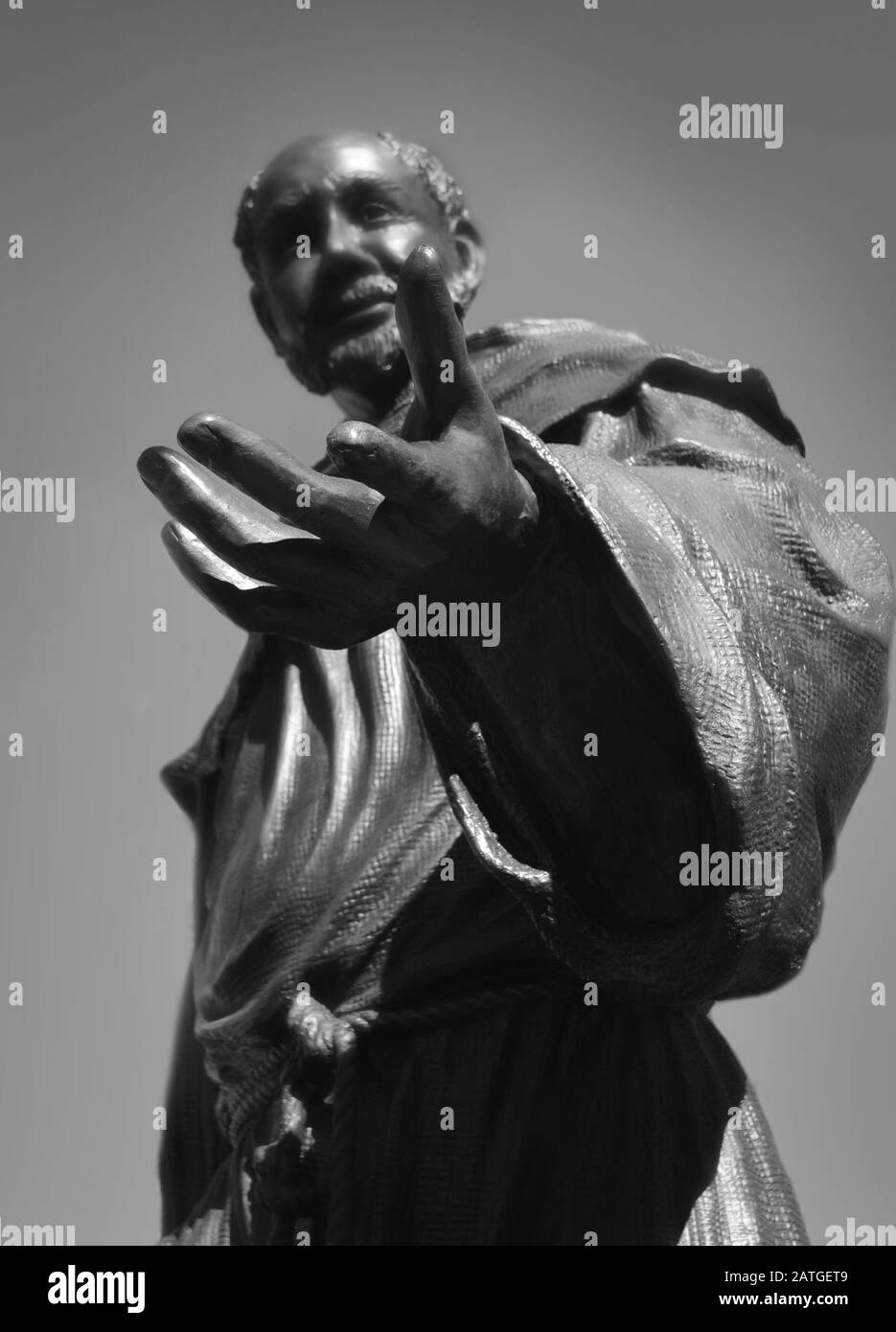 Statue de bronze de Saint François devant la basilique de la cathédrale Saint François d'Assise à Santa Fe, Nouveau-Mexique, États-Unis Banque D'Images