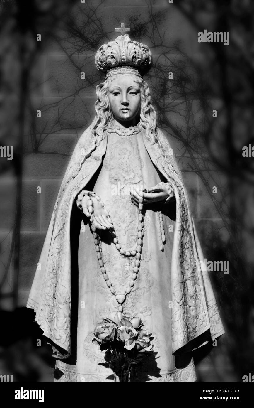 Statue de la Conquistadora, ou de la Vierge Marie, à la basilique de la cathédrale Saint François d'Assise à Santa Fe, Nouveau Mexique, États-Unis Banque D'Images