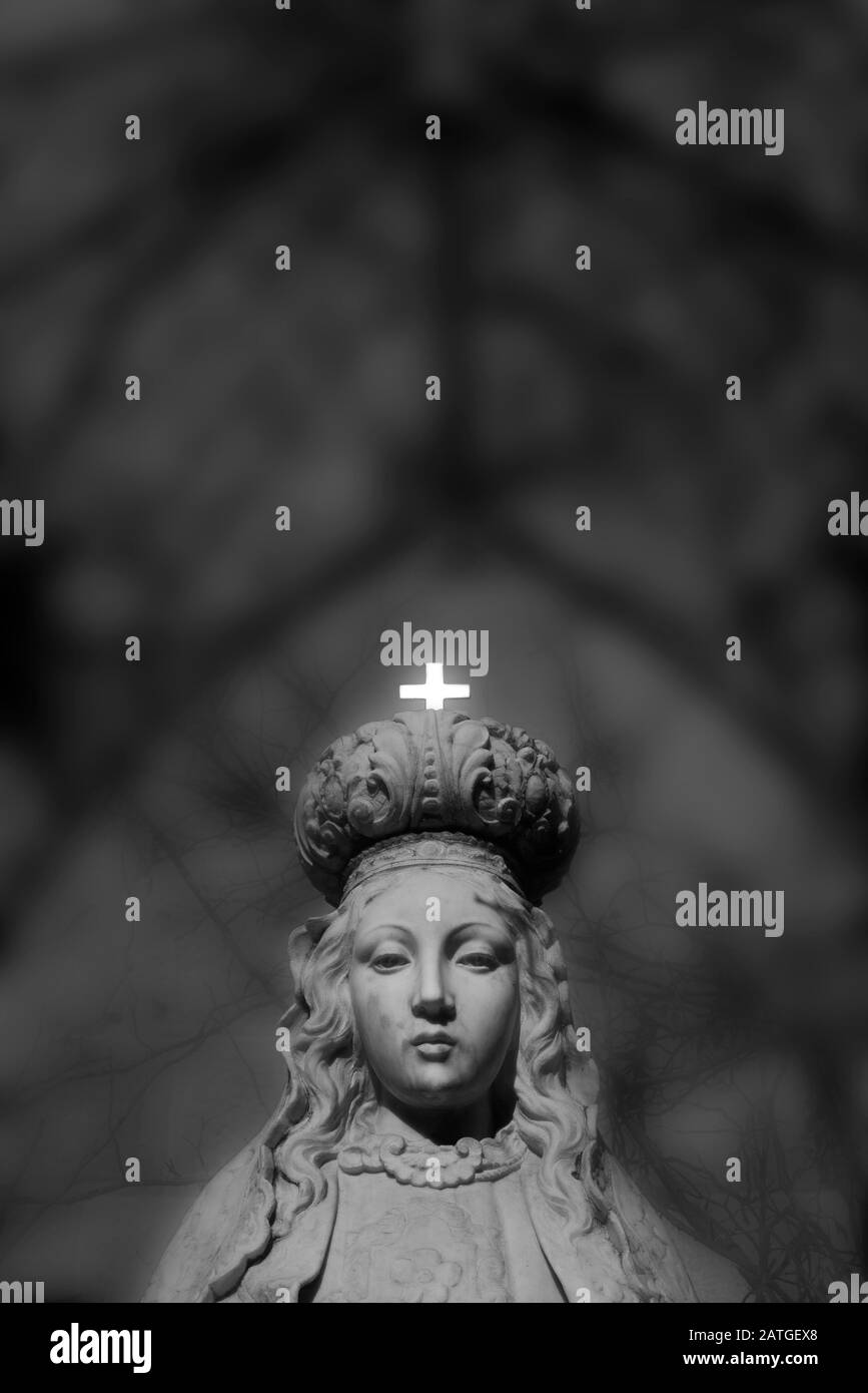 Statue de la Conquistadora, ou de la Vierge Marie, à la basilique de la cathédrale Saint François d'Assise à Santa Fe, Nouveau Mexique, États-Unis Banque D'Images