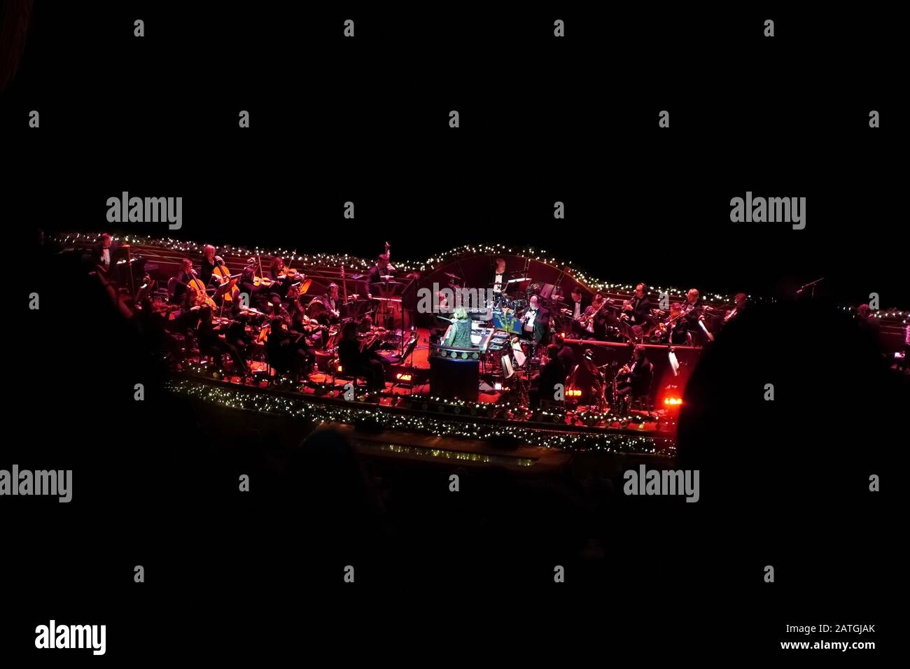 New York, NY / USA - 30 décembre 2019: Zoom en vue de la fosse de l'orchestre pendant une représentation de Rockettes à radio City Music Hall Banque D'Images