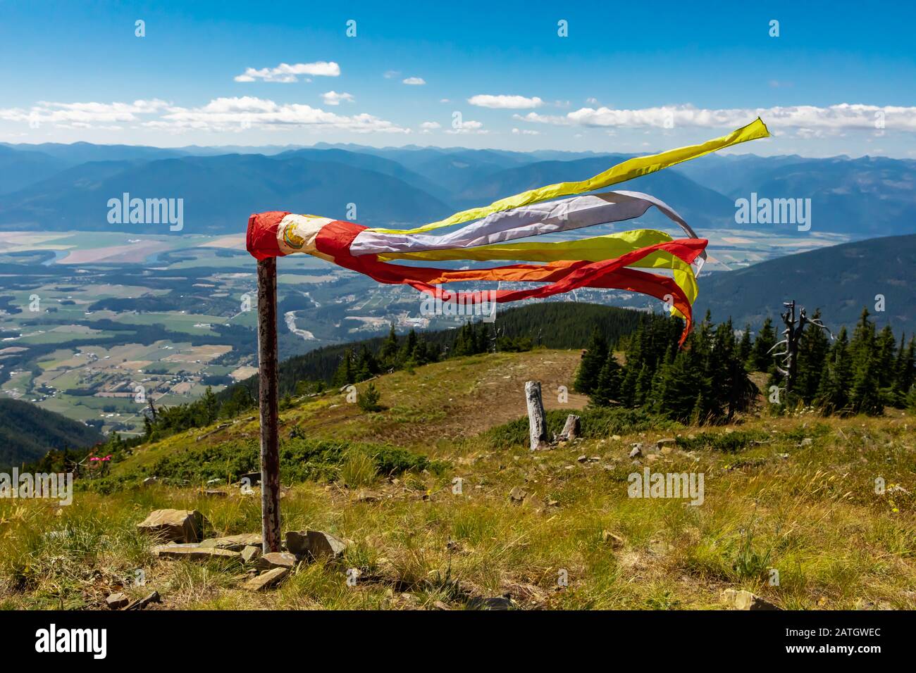 Un outil de base sur le sommet de la montagne utilisé pour aider à estimer la vitesse du vent. Un outil utile pour les planeurs de rang ou les paragliders Banque D'Images