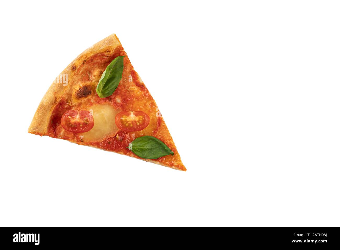 Tranche de Margarita Pizza originale italienne classique fraîche isolée sur fond blanc. Banque D'Images