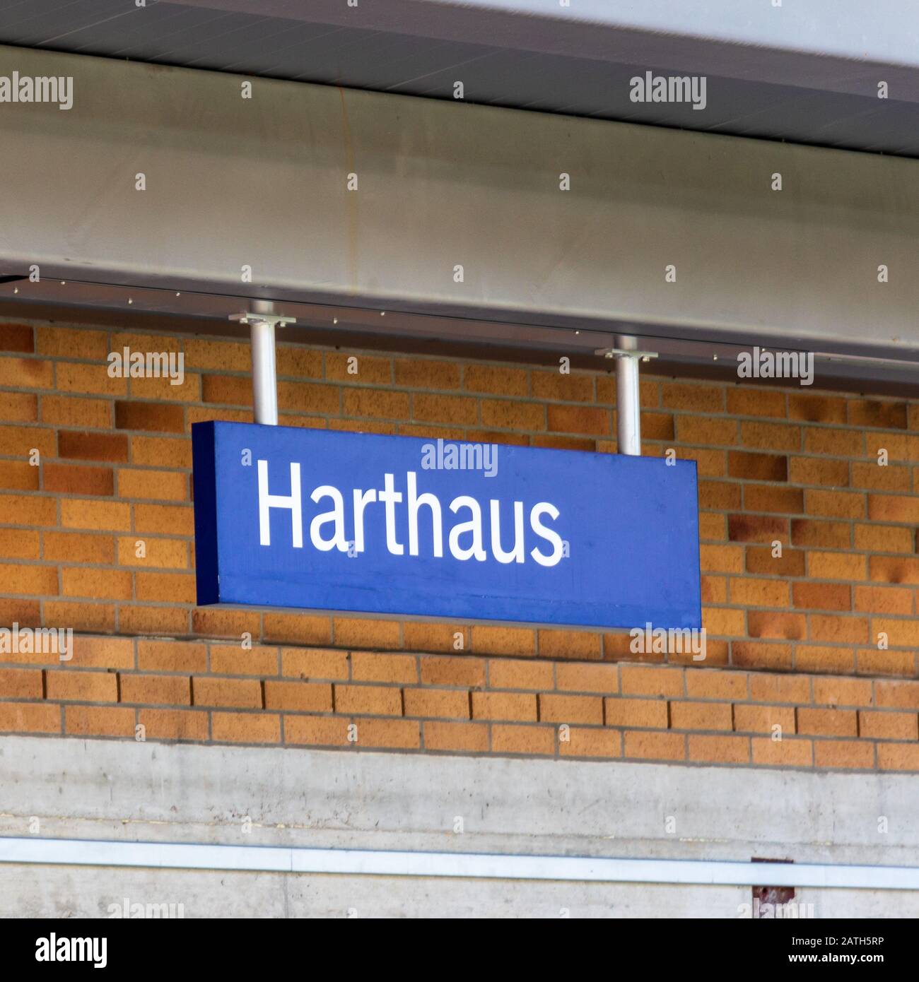 Municipal Germering, District Fürstenfeldbruck, Haute-Bavière, Allemagne: Panneau Avec Inscription De S-Bahnhof Harthaus. Banque D'Images