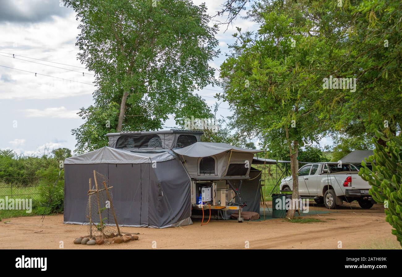 Komatipoort, Afrique du Sud - le camping dans le parc national Kruger est une image populaire de choix de vacances en famille en format horizontal Banque D'Images